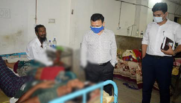 ‘ভোট না দেওয়ায়’ অণ্ডকোষ চেপে নির্যাতন