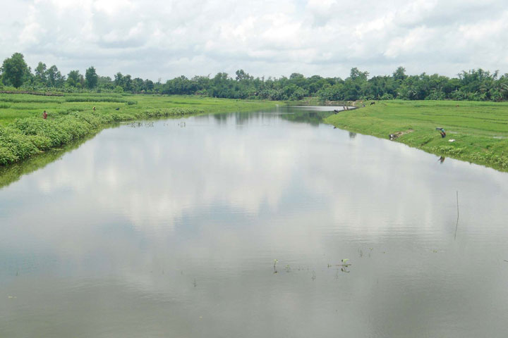 খালের পানিতে গোসলে নেমে দুই বোনের মৃত্যু