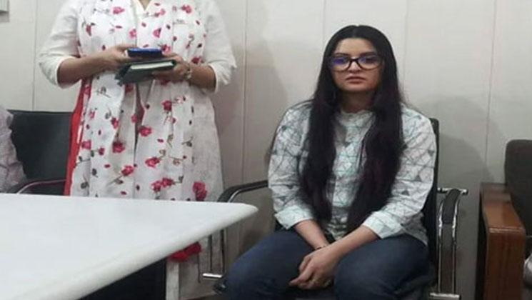 পরীমনিকে থানায় নিয়ে জিজ্ঞাসাবাদ