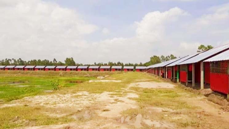 জগন্নাথপুর রানীগঞ্জ তশিলদার ও ইউনিয়ন পরিষদের চেয়ারম্যানের রশিটানা টানি