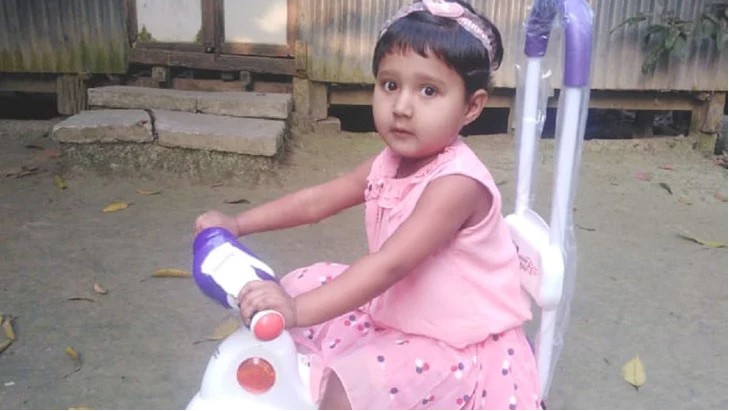 বাবার সামনেই মারা গেল ৪ বছরের শিশু
