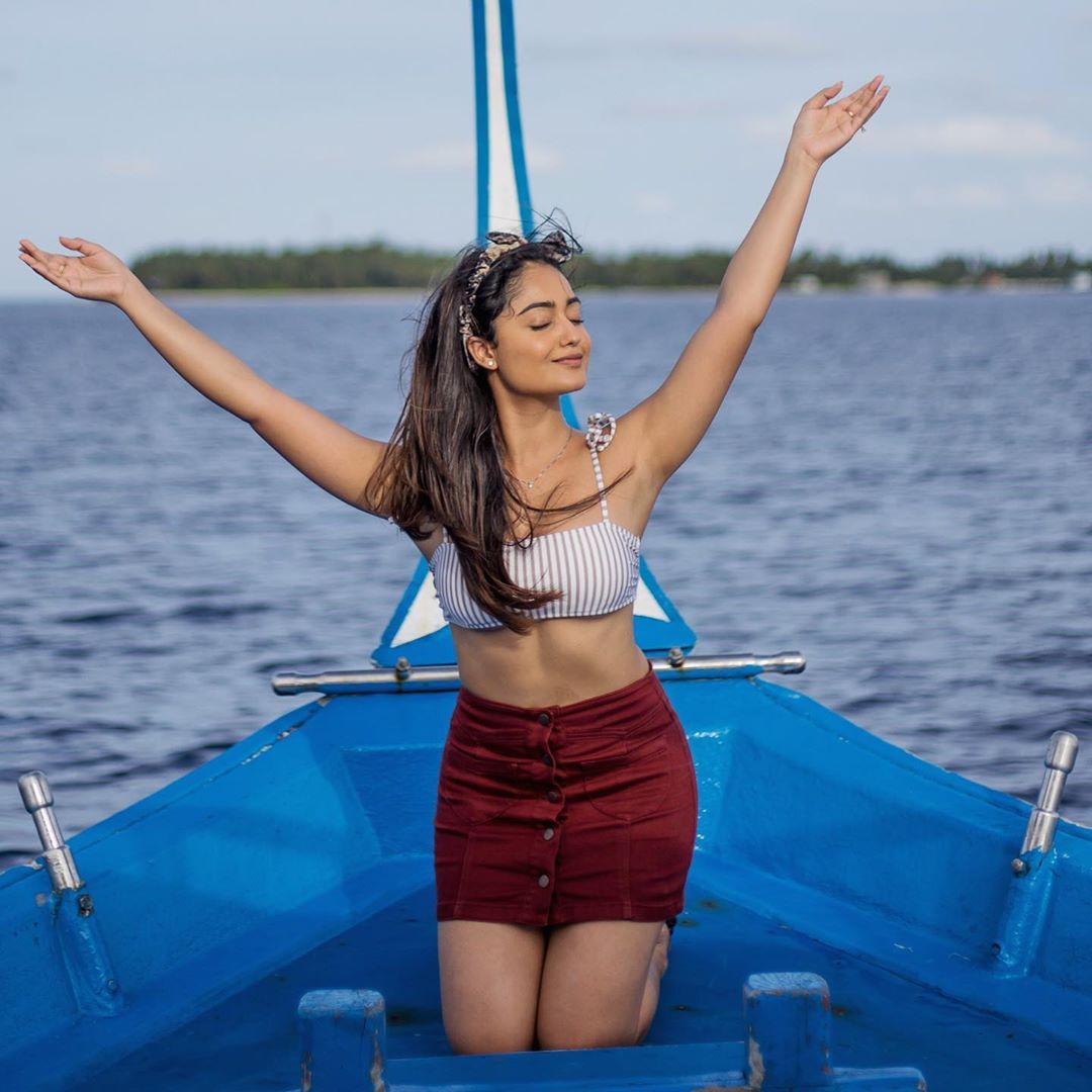 চুম্বনের ভিডিও দিয়ে কী বলতে চাইলেন ত্রিধা চৌধুরী