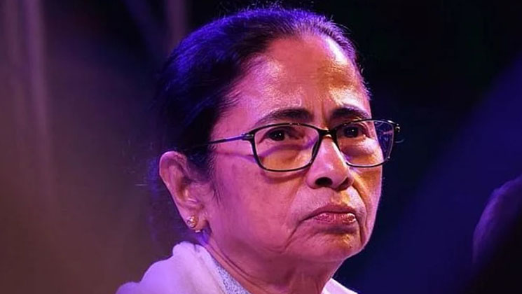 ৫ হাজার রুপি জরিমানা দিয়ে হলফনামা দিলেন মমতা