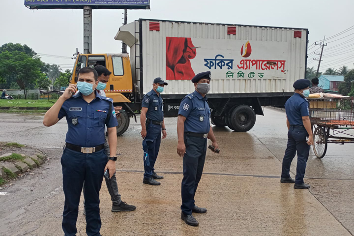 ‘লকডাউন কেমন চলছে’ দেখতে এসে ২১ জন আটক 