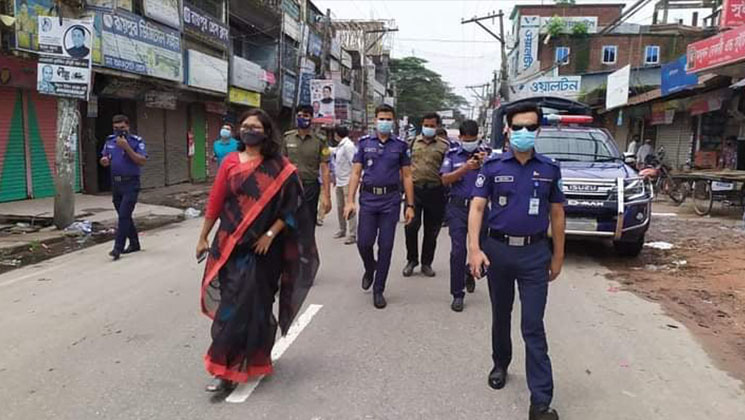 লকডাউনে রায়পুরে কঠোর অবস্থানে প্রশাসনঃ আইনশৃঙ্খলা বাহিনীর টহল ও জরিমানা 