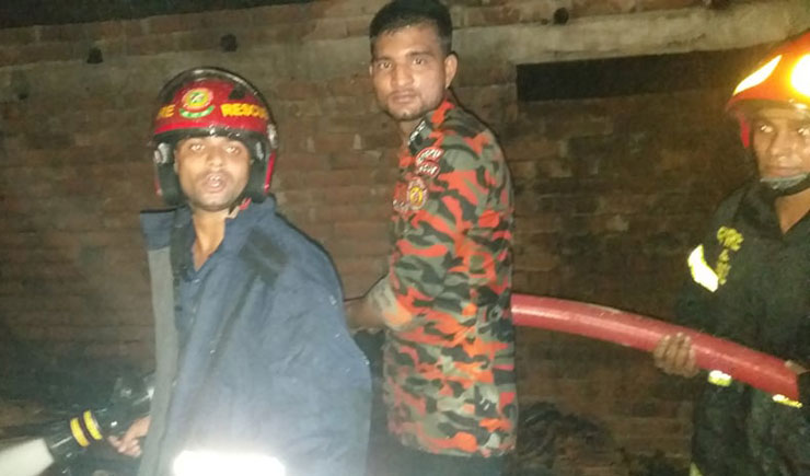 বাগমারায় গোয়ালঘরে পুড়ে মরল কৃষকের তিনটি গরু