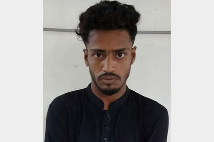 রাতে ফাঁকা রাস্তায় প্রে'মিকাকে ধর্ষণ