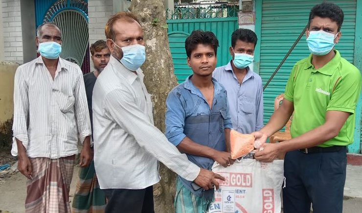 মিনিস্টার গ্রুপের উদ্যোগে চুয়াডাঙ্গায় গরীব ও দুস্থ পরিবারের মাঝে খাদ্যসামগ্রী বিতরণ