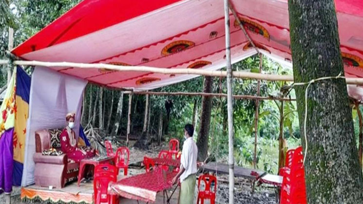 সেনাবাহিনী দেখে জামাইকে রেখে পালালো সবাই
