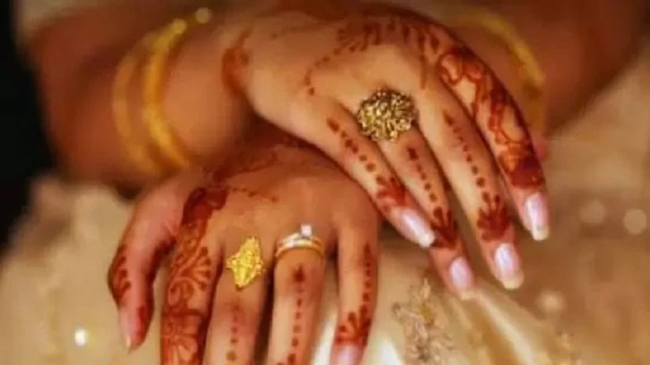 বিচ্ছেদ ছাড়াই তিন স্বামী, অতঃপর…