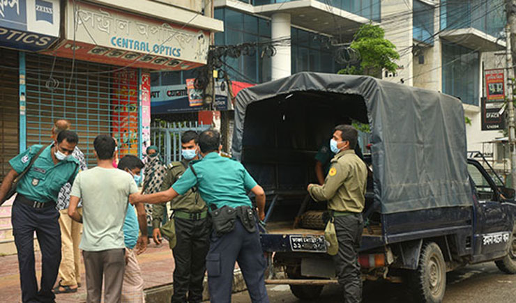 লকডাউনে অকারণে বের হওয়া গ্রেপ্তার আরো ৪২৯