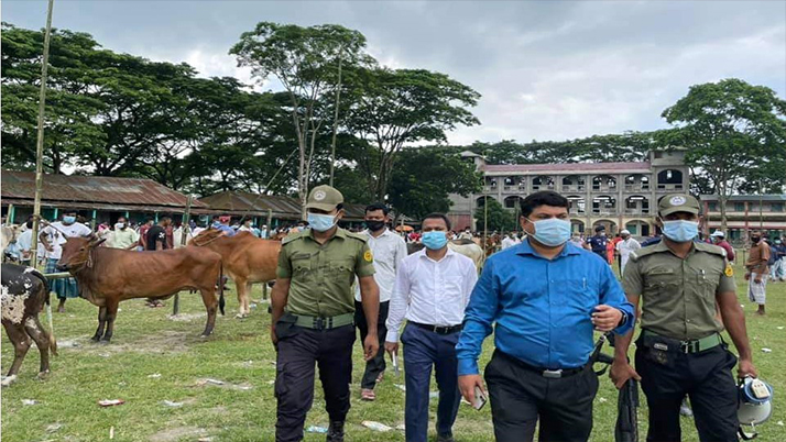 স্বাস্থ্যবিধি মেনে চলছে কোরবানীর পশুর হাট