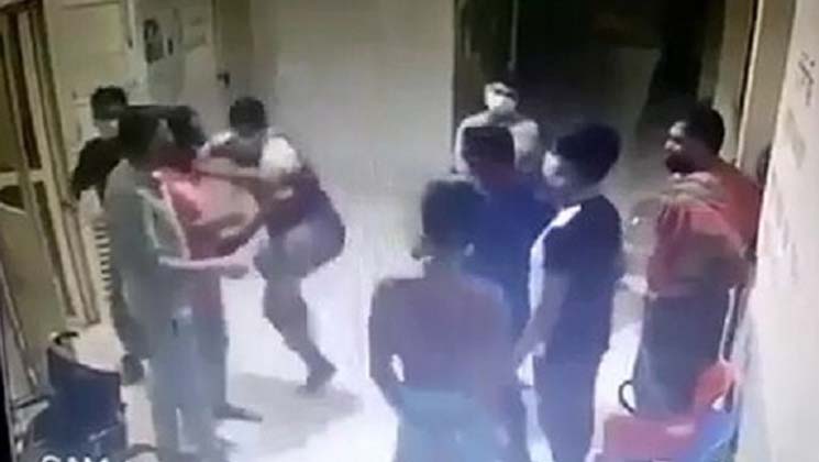 হাসপাতালেই চিকিৎসককে পেটালো ছাত্রলীগ!