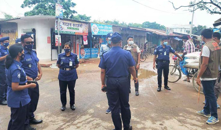 লকডাউন বাস্তবায়নে জেলা পুলিশের টহল বাগমারায়