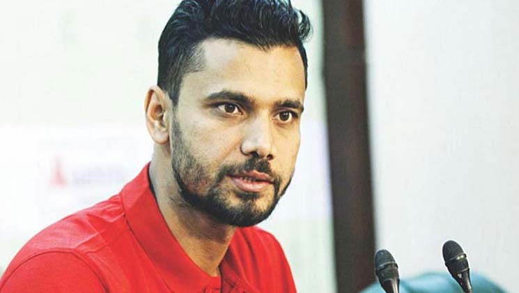 নড়াইলের স্বাস্থ্যসেবা টিমকে বেতনের টাকা দিলেন মাশরাফি