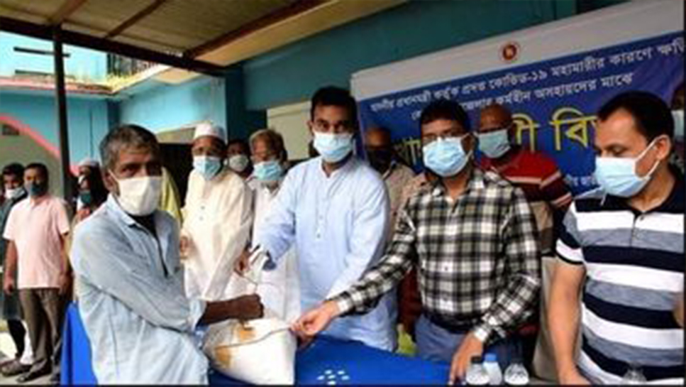 বেলকুচিতে করোনায় ক্ষতিগ্রস্থ অসহায়দের মাঝে খাদ্যসামগ্রী বিরতণ