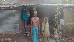 ঘর চেয়ে প্রধানমন্ত্রীর কাছে আবেদন দৃষ্টি প্রতিবন্ধী কাসেম দম্পতির