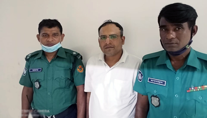 সম্পত্তির জন্য বিধবা মাকে সিড়ি দিয়ে ফেলে হত্যা চেষ্টা