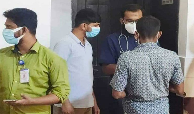 করোনা আইসোলেশনে থাকা চিকিৎসকের কাণ্ড!