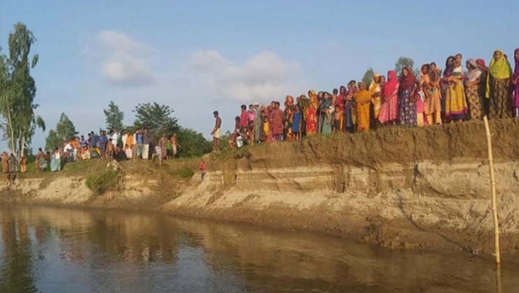 ভাঙছে নদী, কাঁদছে মানুষ
