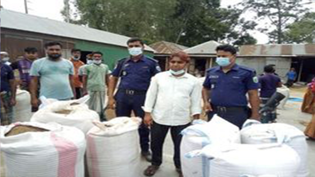 শ্রমিক হত্যার বিচারের দাবিতে সিরাজগঞ্জে মানববন্ধন