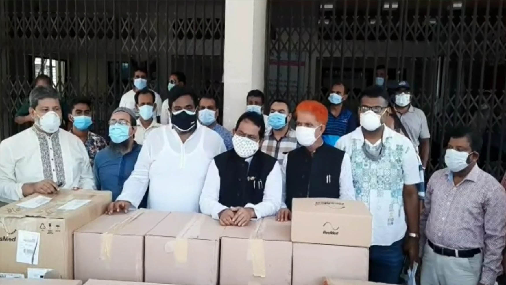 করোনা চিকিৎসায় টাঙ্গাইল হাসপাতালে অত্যাধুনিক সরঞ্জাম প্রদান