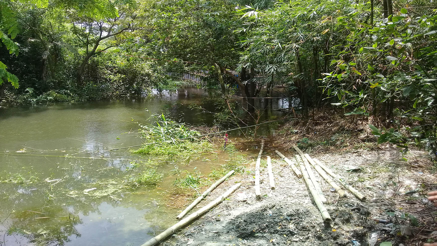 গ্রাম্য রাজনীতির সহীংসতায় রাস্তা নির্মানে বাধা