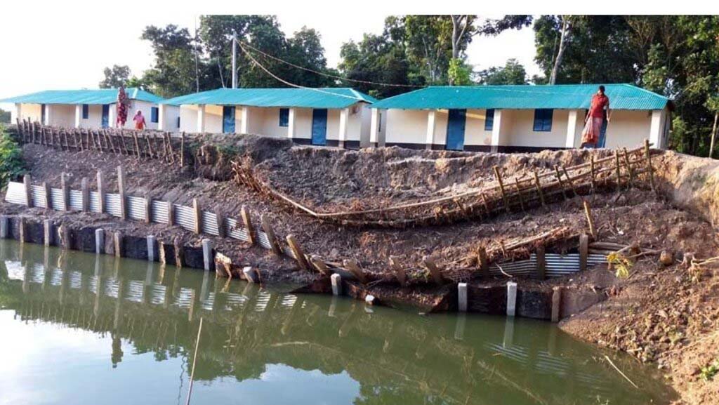 শেখ হাসিনার আশ্রয়ণ প্রকল্পের ৭ ঘর সরিয়ে ফেলা হল 
