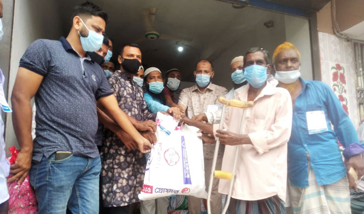লাকসাম সালাফিয়্যাহ মাদ্রাসা কমপ্লেক্স উদ্যোগে ত্রাণ সামগ্রী বিতরণ 