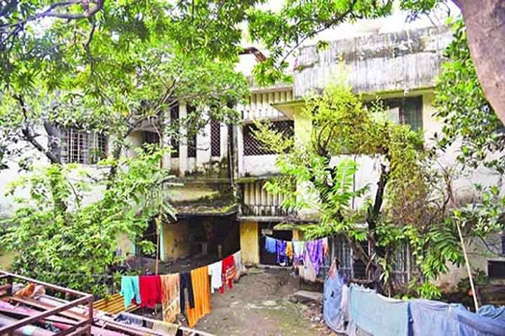 ফাঁকা বাড়িতে নগ্ন ছবি দেখিয়ে কিশোরীকে ধর্ষণ 