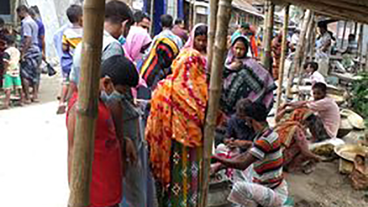 গোবিন্দগঞ্জে তিন ঘন্টার বউ বাজার