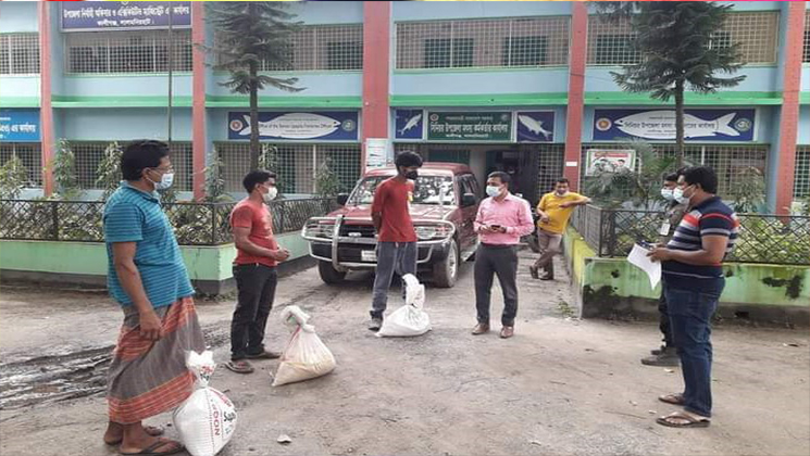 খাবার পেলেন কালীগঞ্জের ৩৬ পরিবার