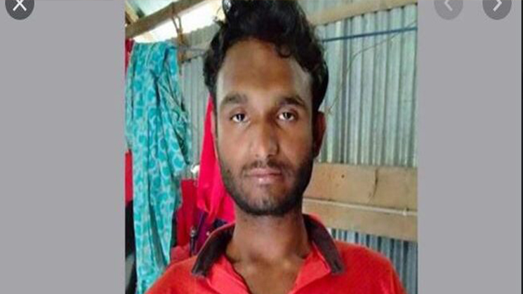 বাবার বাড়ি চলে গেছেন স্ত্রী, ৪ দিন ধরে মিষ্টি বিতরণ স্বামীর