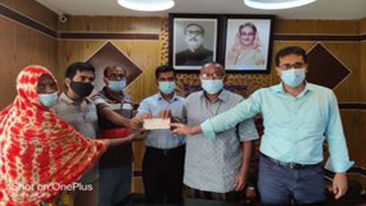 খানসামায় রোগে আক্রান্ত ১৫ জনের মাঝে আর্থিক সহায়তা