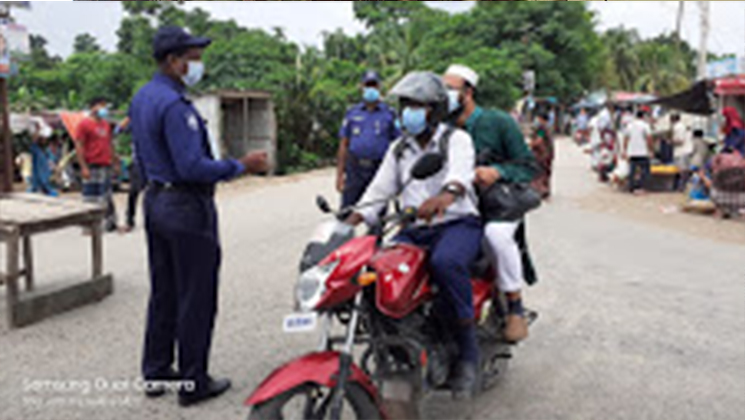 করোনা রোধে পুলিশের কার্যক্রম অব্যাহত জরিমানা আদায়