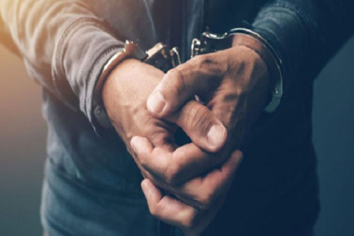 লুকিয়ে নারীদের গোসল দেখাই তার স্বভাব, ধরা পড়লেন যেভাবে