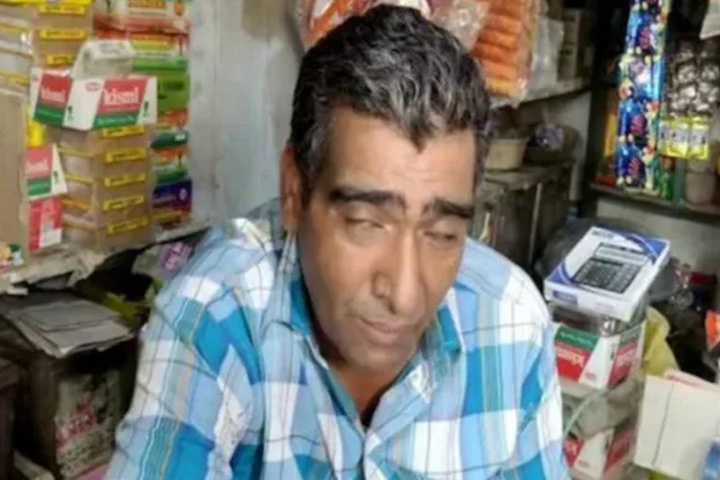 বছরে ৩০০ দিন ঘুমিয়ে কাটান তিনি, খাওয়া-গোসল চলে ঘুমের মধ্যেই!