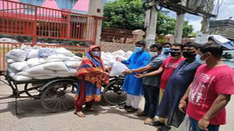 যশোরে অসহায় মানুষের মাঝে আর্থিক খাদ্য সামগ্রী বিতরণ 