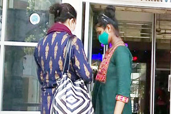 পাচারের ৩ বছর পর দেশে ফিরলো সেই কিশোরী