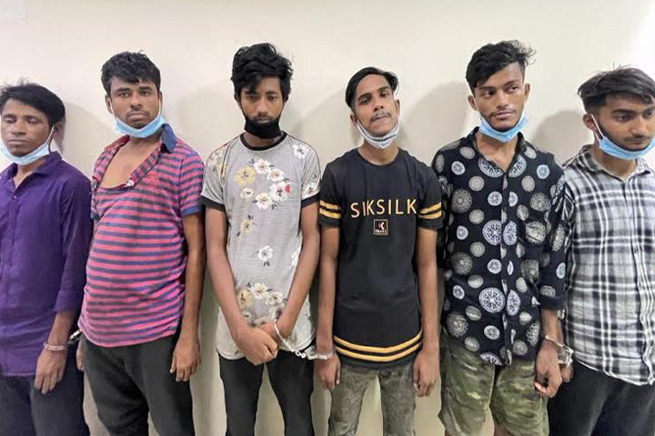 অবশেষে সেই গাল কাটা জাহাঙ্গীর ৫ সহযোগীসহ গ্রেপ্তার