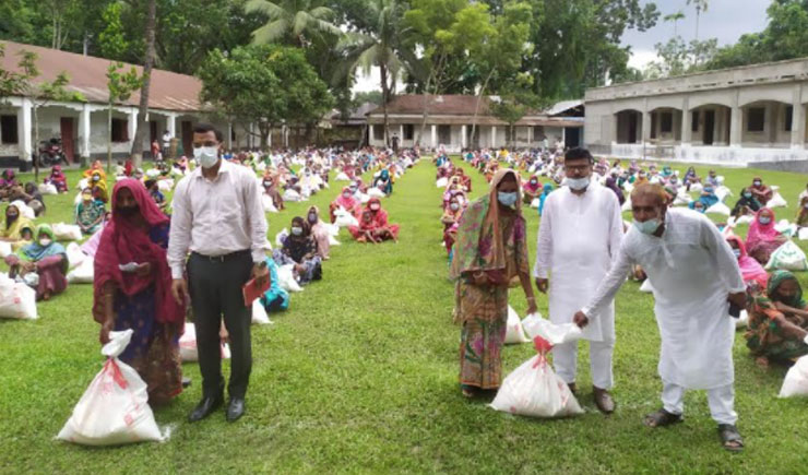 গাইবান্ধায় আরো ১৫০০ অসহায় পরিবারকে ত্রাণ দিল কালের কন্ঠ শুভসংঘ
