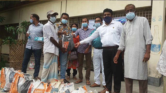 এপেক্স ক্লাব অব সিরাজগঞ্জের উদ্যোগে খাদ্য সামগ্রী বিতরণ 