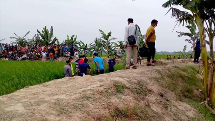 বিলের পাশে মিলল যুবকের অর্ধগলিত লাশ
