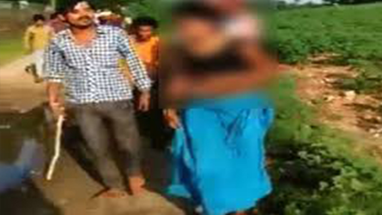 পরকীয়া করায় স্ত্রীকে অর্ধনগ্ন করে ঘোরালেন স্বামী, ভিডিও ভাইরাল