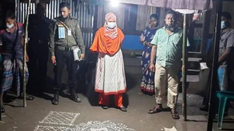 বরের আগেই কনের বাড়িতে পৌঁছে গেলেন ইউএনও