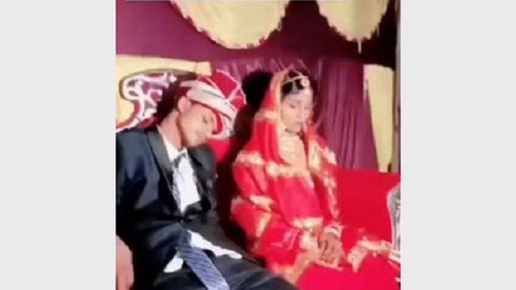 নববধূর পাশেই ঘুমিয়ে পড়লেন বর (ভাইরাল ভিডিও)