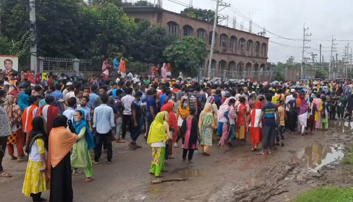বকেয়া বেতনের দাবিতে আজও উত্তাল গাজীপুর