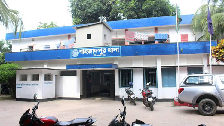 রাস্তা থেকে তুলে নিয়ে ৬ বছরের শিশুকে ধর্ষণ