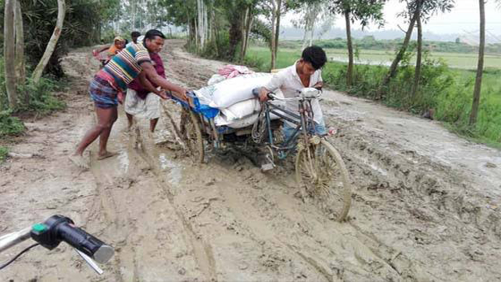কবে হবে পাকা রাস্তা হতাশায় গ্রামবাসী