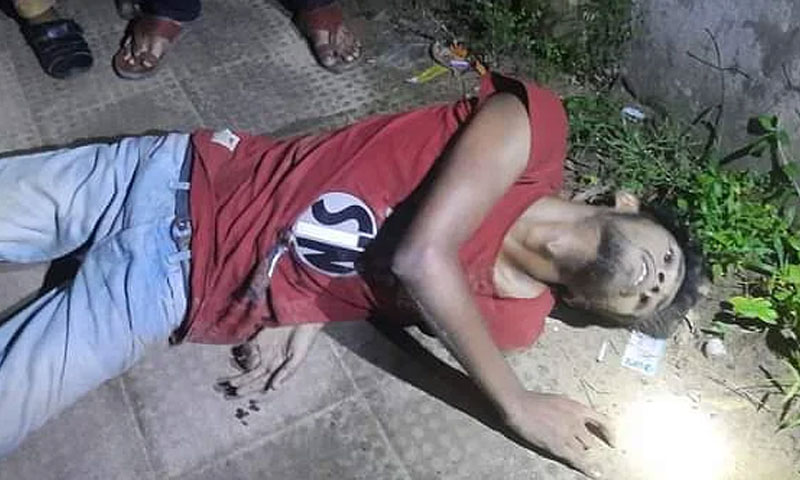 রাস্তায় ছটফট করছিলো যুবকটি, এগিয়ে গেলেন না কেউ